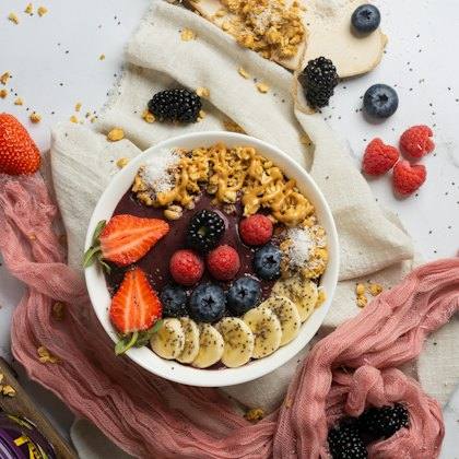 Tigela de açaí com frutas