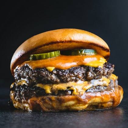 Hambúrguer duplo com cheddar